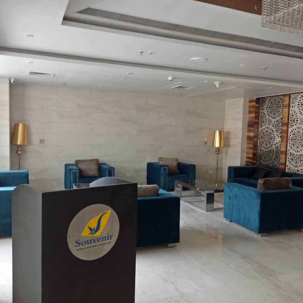 Renest Hotel